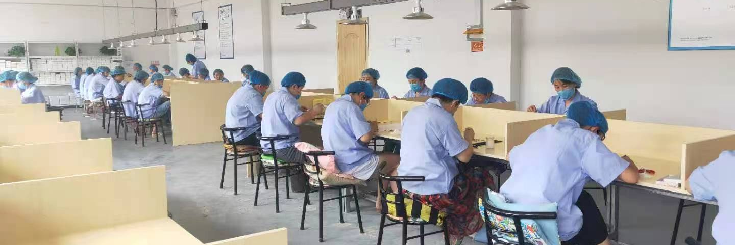 Pingdu Sparkling Eyelash®-k Shandong-en betile faltsuen ekoizpenaren hobekuntzaren industria gidatzen du